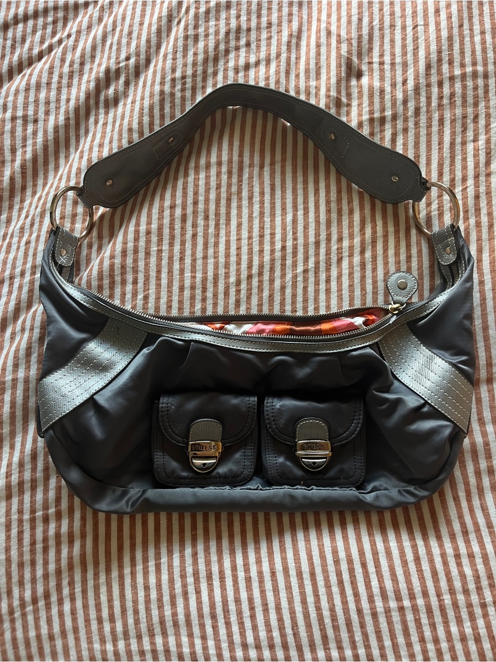 Vintage Y2K Guess grey/silver Shoulder Bag with Orange and Pink Lining